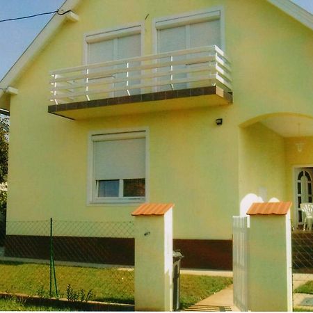 Nóra Apartman Apartamento Balatonfůzfő Exterior foto