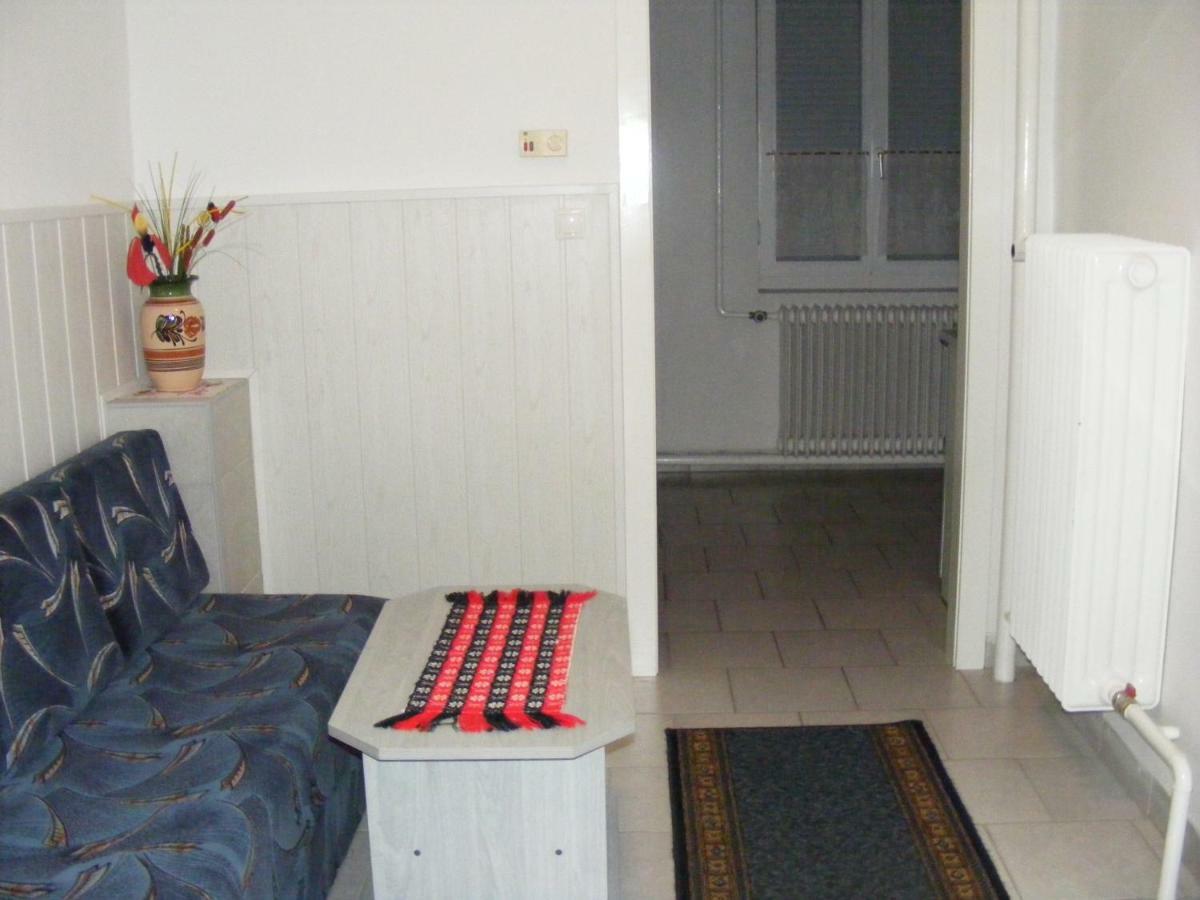 Nóra Apartman Apartamento Balatonfůzfő Exterior foto