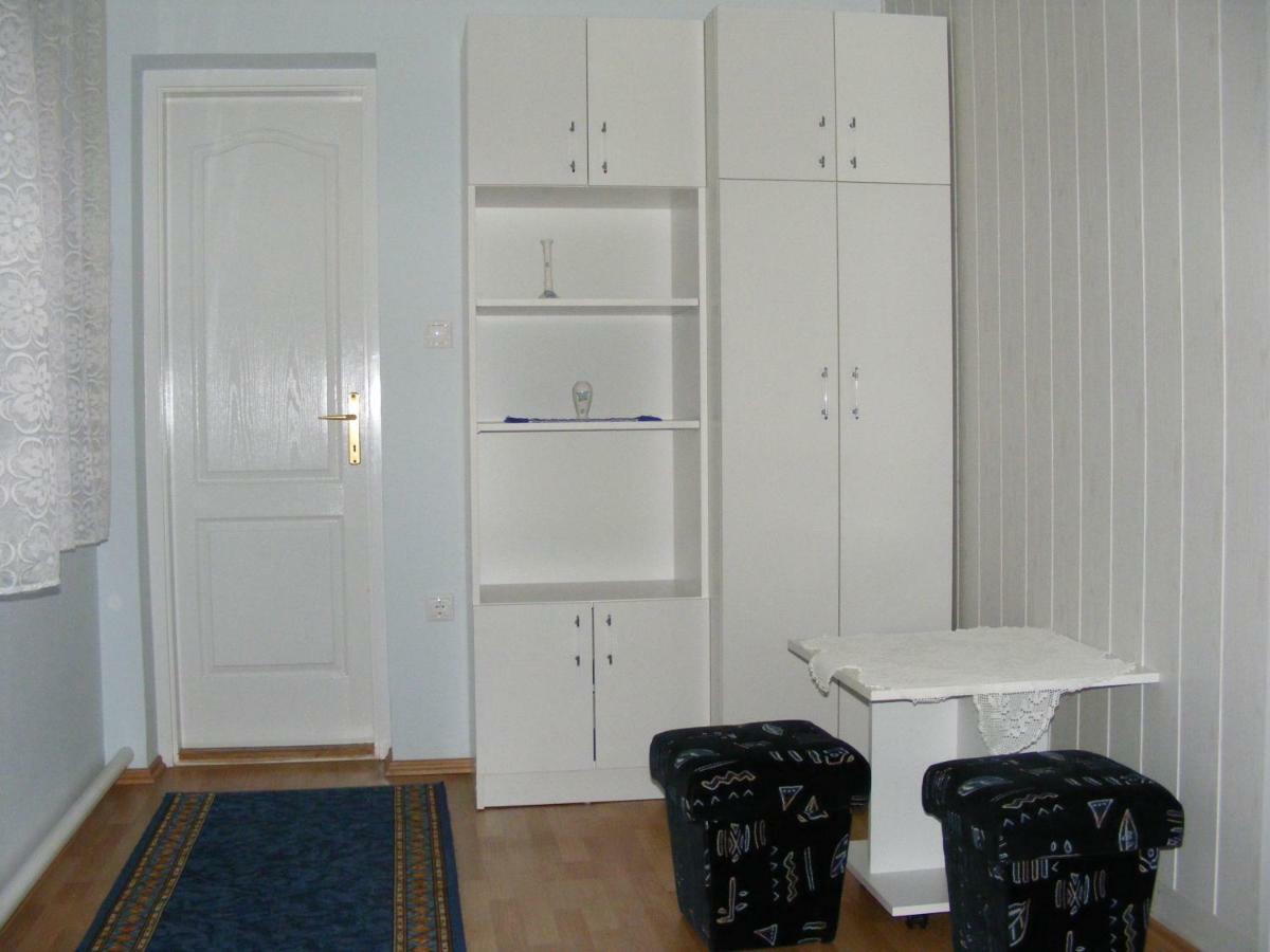 Nóra Apartman Apartamento Balatonfůzfő Exterior foto